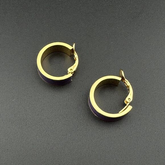 Vintage Sarah Coventry Gold Tone Purple Enamel Hoop Clip On Earrings 3/4" - Picture 10 of 11